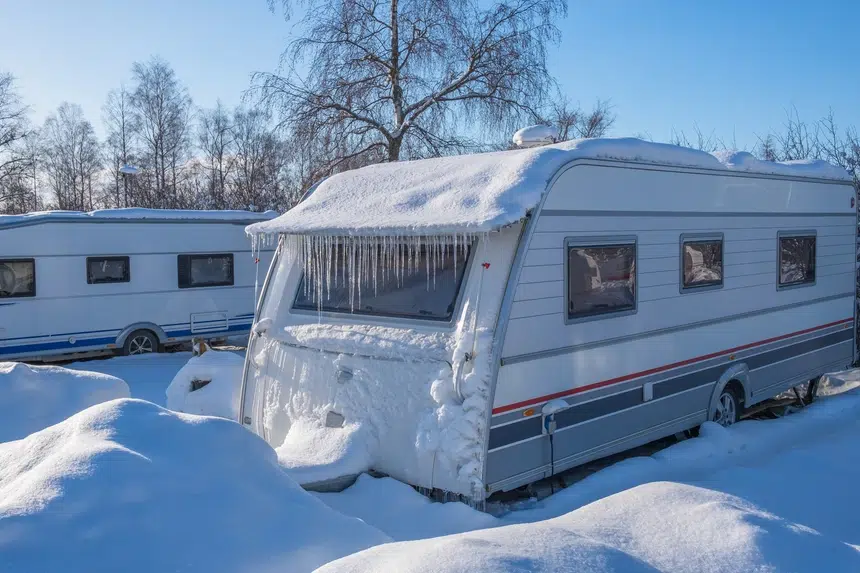 snow-caravan.webp